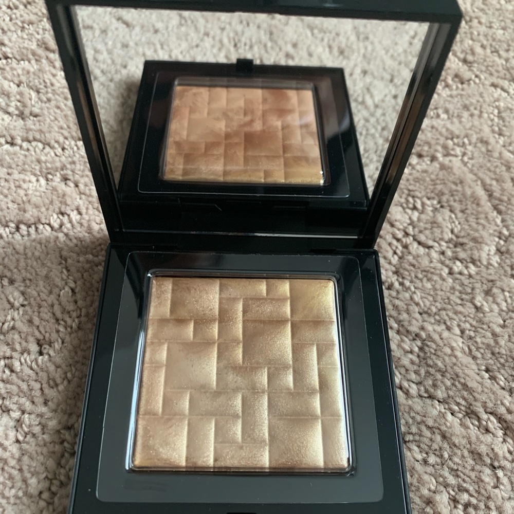 Bobbi Brown Moon Glow Highlighter